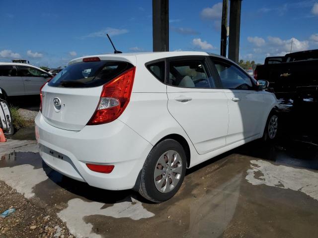 KMHCT5AE2FU217512 - 2015 HYUNDAI ACCENT GS WHITE photo 3