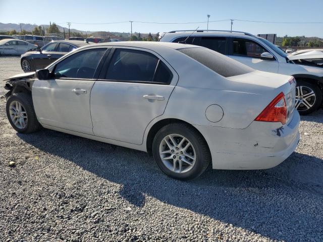 3FAHP0GA3AR143612 - 2010 FORD FUSION S WHITE photo 2