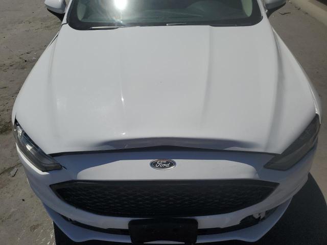 3FA6P0HDXJR285682 - 2018 FORD FUSION SE WHITE photo 11