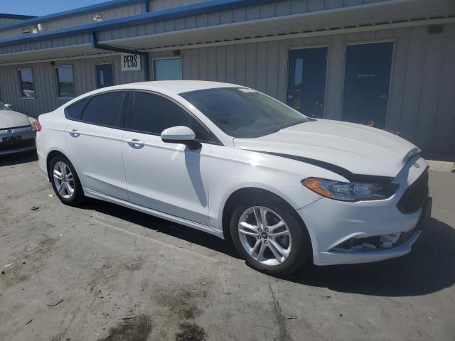 3FA6P0HDXJR285682 - 2018 FORD FUSION SE WHITE photo 4