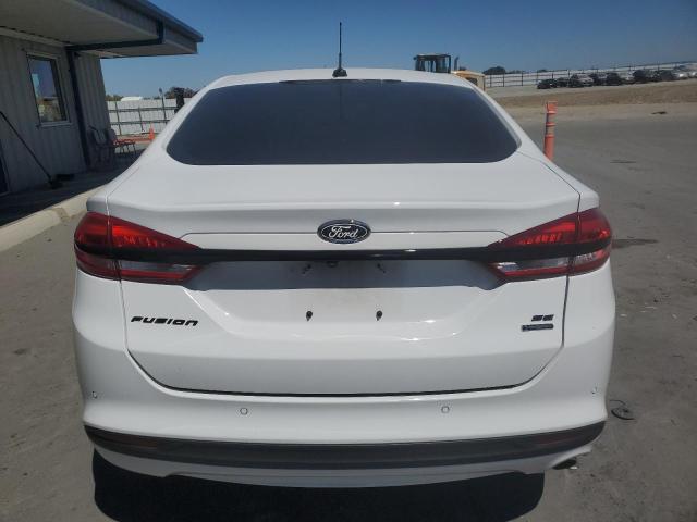3FA6P0HDXJR285682 - 2018 FORD FUSION SE WHITE photo 6