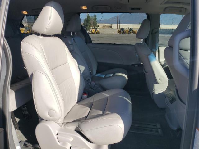5TDYZ3DC0HS898168 - 2017 TOYOTA SIENNA XLE 银色 照片 11