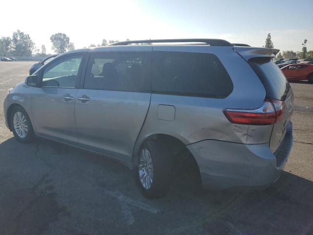 5TDYZ3DC0HS898168 - 2017 TOYOTA SIENNA XLE 银色 照片 2