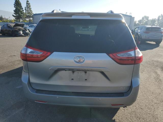 5TDYZ3DC0HS898168 - 2017 TOYOTA SIENNA XLE 银色 照片 6