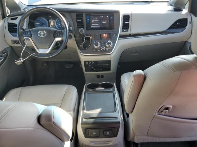 5TDYZ3DC0HS898168 - 2017 TOYOTA SIENNA XLE 银色 照片 8