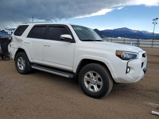 JTEBU5JR9J5557366 - 2018 TOYOTA 4RUNNER SR5/SR5 PREMIUM Weiß Foto 4