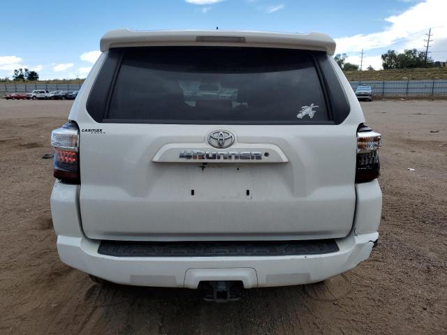 JTEBU5JR9J5557366 - 2018 TOYOTA 4RUNNER SR5/SR5 PREMIUM Weiß Foto 6