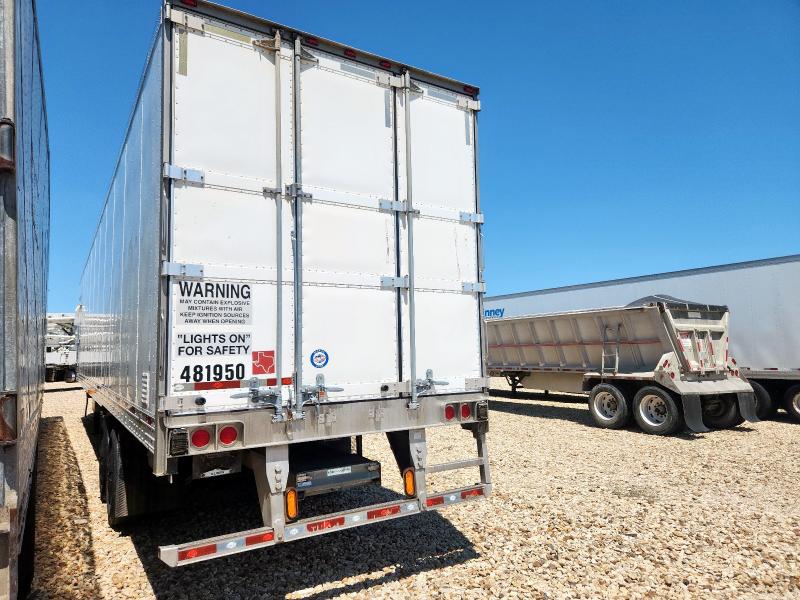 1UYVS248XDU630104 - 2013 UTILITY VS2RA WHITE photo 3