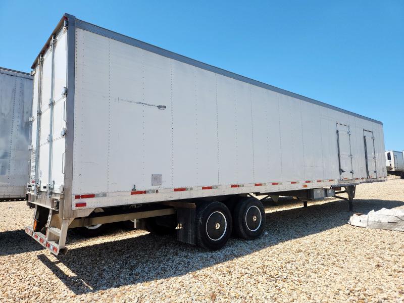 1UYVS248XDU630104 - 2013 UTILITY VS2RA WHITE photo 4