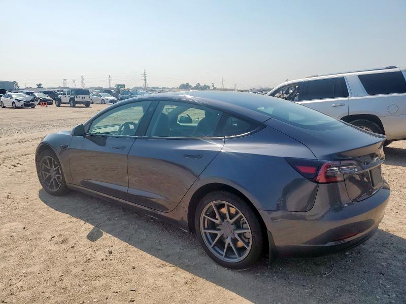 5YJ3E1EBXNF118791 - 2022 TESLA MODEL 3 ნაცრისფერი ფოტო 2