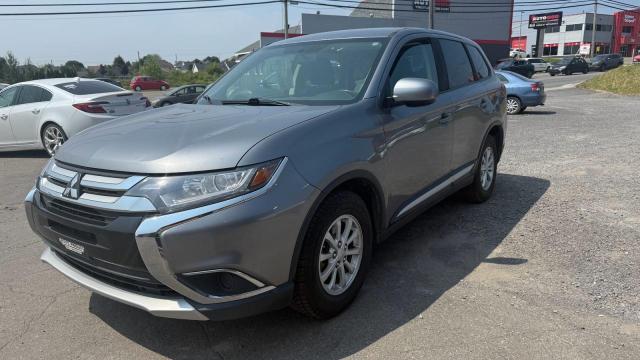 JA4AZ2A35JZ607887 - 2018 MITSUBISHI OUTLANDER ES GRAY photo 2