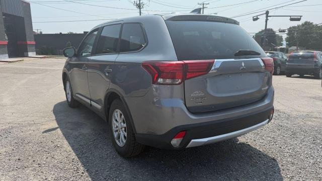 JA4AZ2A35JZ607887 - 2018 MITSUBISHI OUTLANDER ES GRAY photo 4