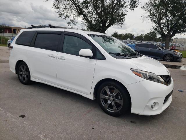 5TDXZ3DC3HS780031 - 2017 TOYOTA SIENNA SE WHITE photo 4