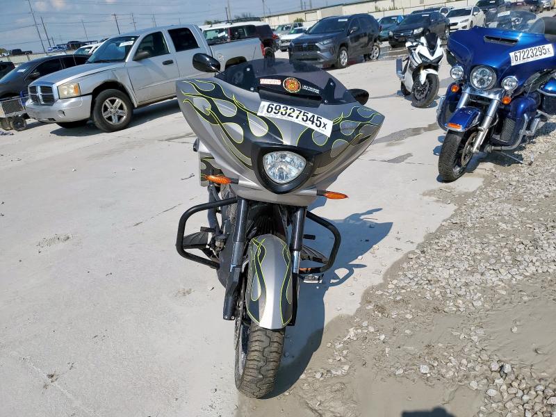 5VPDW36N2E3029950 - 2014 VICTORY MOTORCYCLES CROSS COUN GRAY photo 2