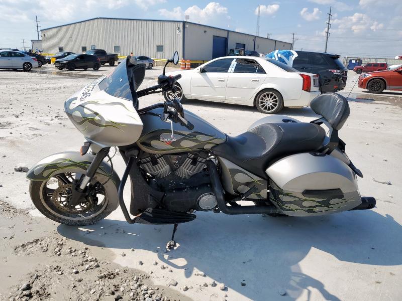 5VPDW36N2E3029950 - 2014 VICTORY MOTORCYCLES CROSS COUN GRAY photo 3