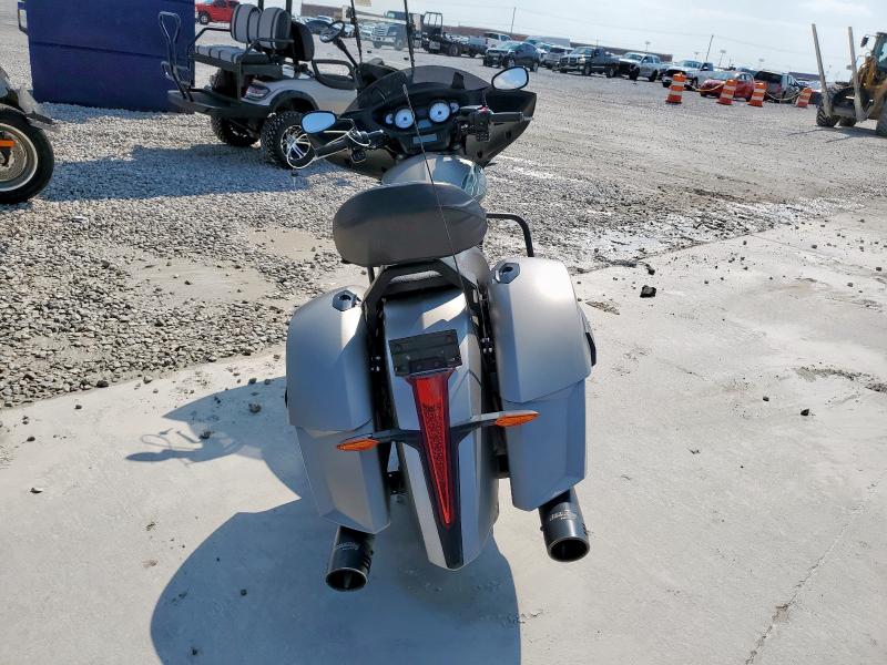 5VPDW36N2E3029950 - 2014 VICTORY MOTORCYCLES CROSS COUN GRAY photo 4