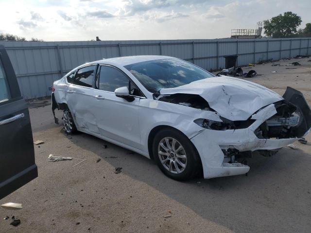 3FA6P0H71KR210171 - 2019 FORD FUSION SE WHITE photo 4