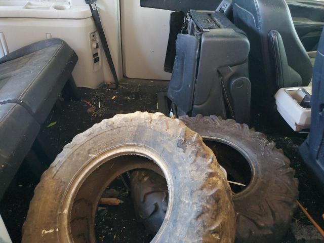 2C4RC1BG0GR148082 - 2016 CHRYSLER TOWN & COU TOURING GRAY photo 11