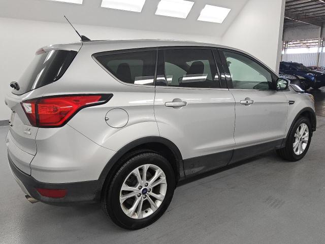 1FMCU0GD1KUC09068 - 2019 FORD ESCAPE SE 银色 照片 3