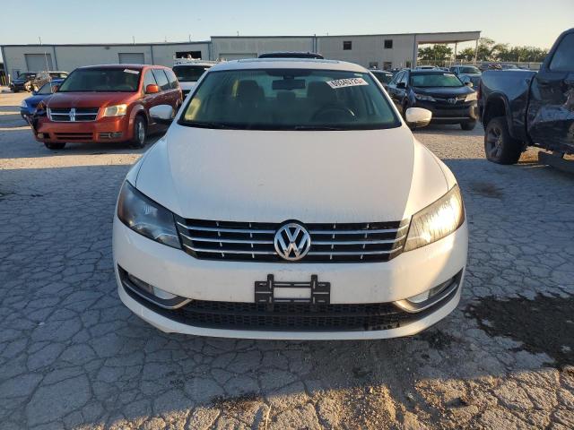 1VWCS7A31EC021354 - 2014 VOLKSWAGEN PASSAT SEL WHITE photo 5