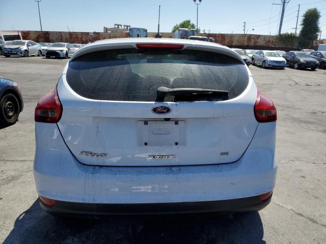 1FADP3K2XJL244337 - 2018 FORD FOCUS SE WHITE photo 6