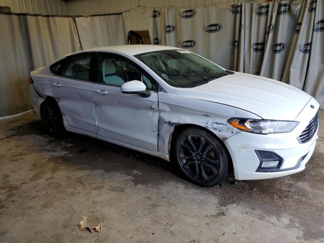 3FA6P0HD4KR245924 - 2019 FORD FUSION SE WHITE photo 4