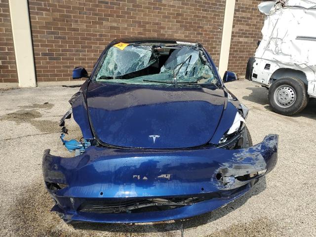 5YJ3E1EA2NF371837 - 2022 TESLA MODEL 3 Blau Foto 5