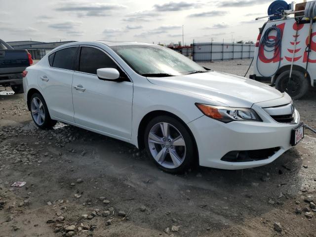 19VDE1F70DE012975 - 2013 ACURA ILX 20 TECH WHITE photo 4