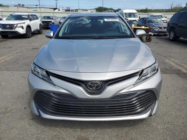 4T1B11HK3KU161063 - 2019 TOYOTA CAMRY L GRAY photo 5