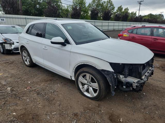 WA1BNAFY8K2100944 - 2019 AUDI Q5 PREMIUM PLUS WHITE photo 4