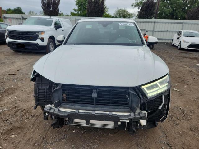 WA1BNAFY8K2100944 - 2019 AUDI Q5 PREMIUM PLUS WHITE photo 5