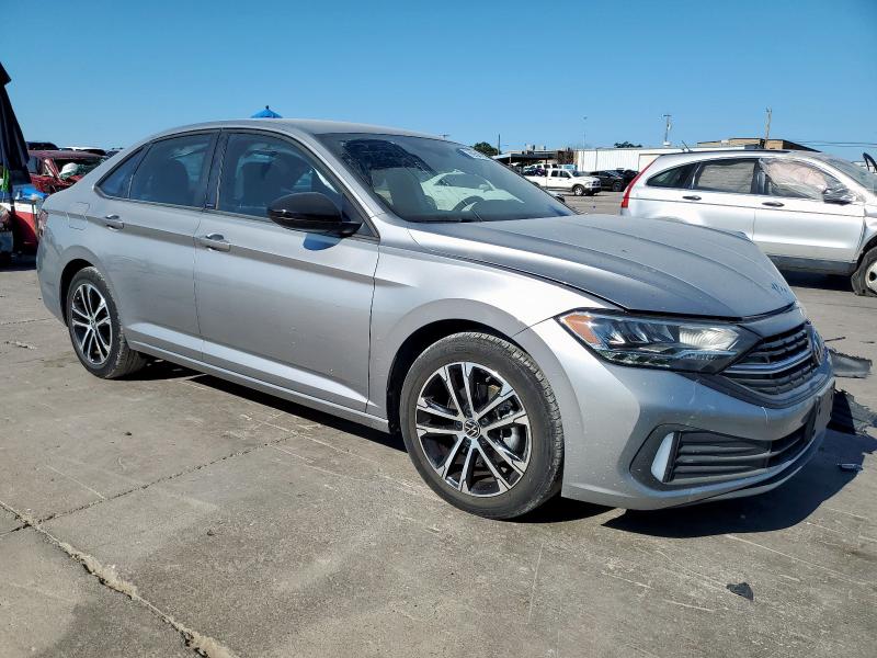 3VWBM7BU1RM030976 - 2024 VOLKSWAGEN JETTA SPORT SILVER photo 4