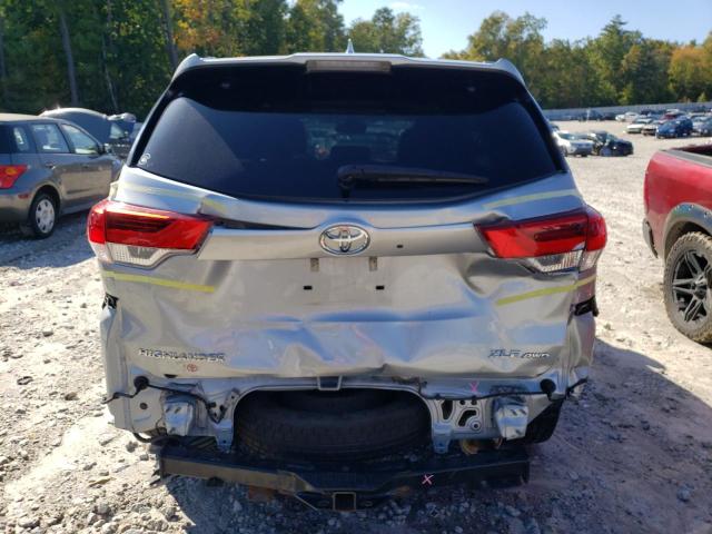 5TDJZRFH3JS544597 - 2018 TOYOTA HIGHLANDER SE SILVER photo 6