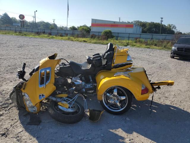 1HFSC47G1AA905990 - 2010 HONDA GL1800 YELLOW photo 3