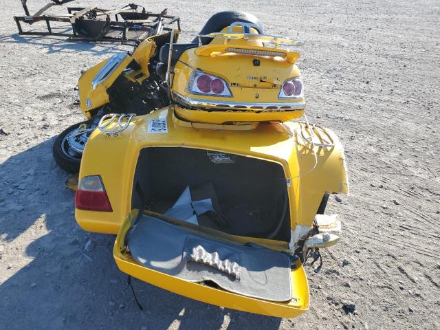 1HFSC47G1AA905990 - 2010 HONDA GL1800 YELLOW photo 4