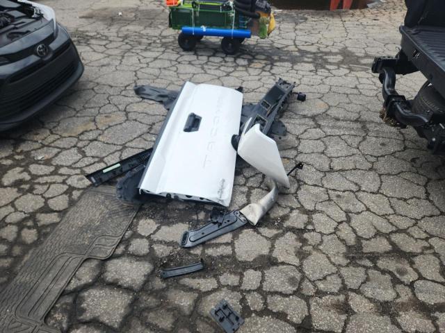 3TYLB5JN2RT035281 - 2024 TOYOTA TACOMA DOUBLE CAB Beyaz fotoğraf 12