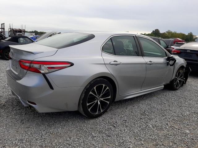 4T1B11HK3JU023814 - 2018 TOYOTA CAMRY L SILVER photo 3