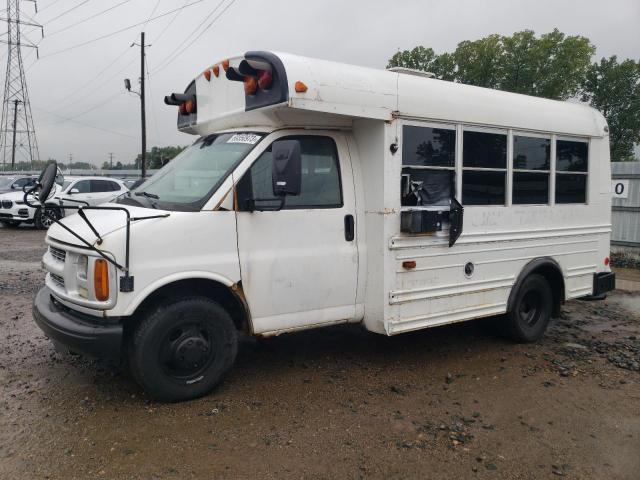 1GBHG31R111239232 - 2001 CHEVROLET EXPRESS CU G3500 WHITE photo 1