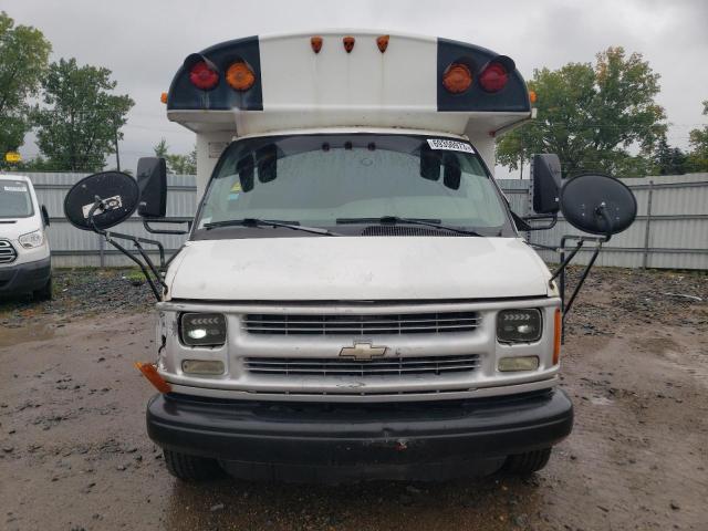 1GBHG31R111239232 - 2001 CHEVROLET EXPRESS CU G3500 WHITE photo 5