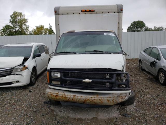 1GBJG31PXW1083734 - 1998 CHEVROLET EXPRESS 35 WHITE photo 5