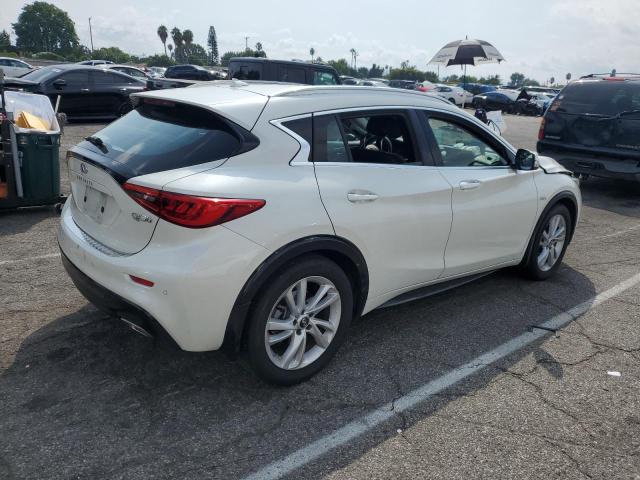 SJKCH5CP1JA048501 - 2018 INFINITI QX30 BASE WHITE photo 3