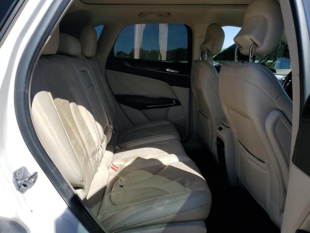 5LMCJ3D98HUL12522 - 2017 LINCOLN MKC RESERVE Biały zdjęcie 11