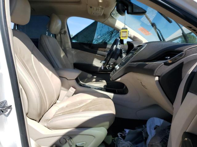 5LMCJ3D98HUL12522 - 2017 LINCOLN MKC RESERVE Biały zdjęcie 7