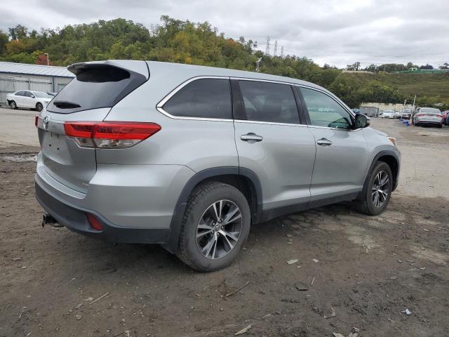 5TDBZRFH9KS720526 - 2019 TOYOTA HIGHLANDER LE SILVER photo 3