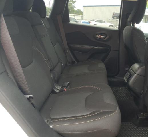 1C4PJMCS6GW102832 - 2016 JEEP CHEROKEE LATITUDE WHITE photo 10