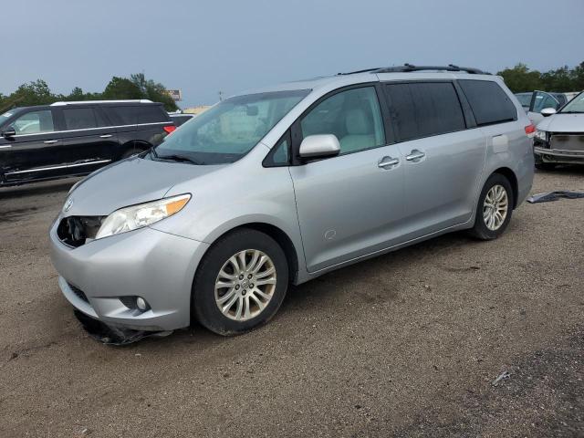 2014 TOYOTA SIENNA XLE, 