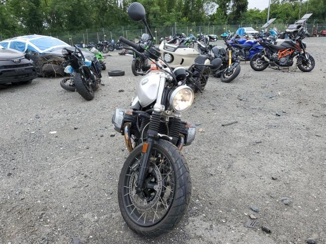 WB10J3303HZ794250 - 2017 BMW R NINE T SCRAMBLER SILVER photo 2