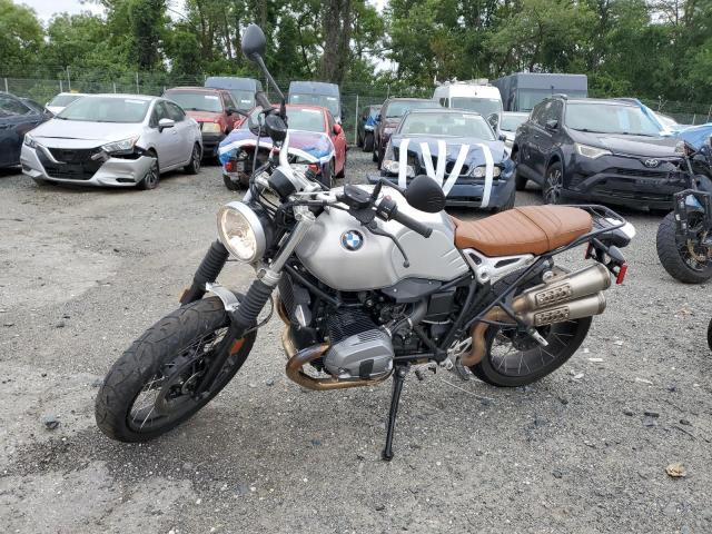 WB10J3303HZ794250 - 2017 BMW R NINE T SCRAMBLER SILVER photo 3