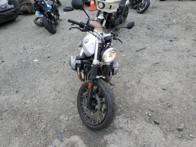 WB10J3303HZ794250 - 2017 BMW R NINE T SCRAMBLER SILVER photo 5