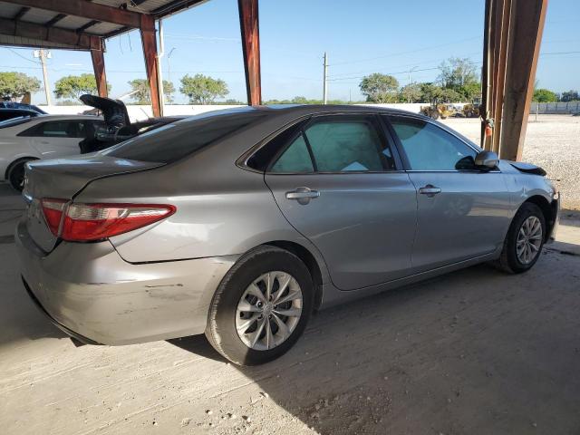 4T1BF1FK8HU718580 - 2017 TOYOTA CAMRY LE SILVER photo 3